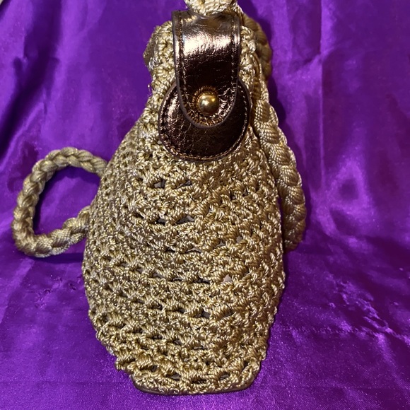 Luxy crossbody bag . Crocheted. Gold color. 9 inches wide x 7 inches tall. - Picture 5 of 7
